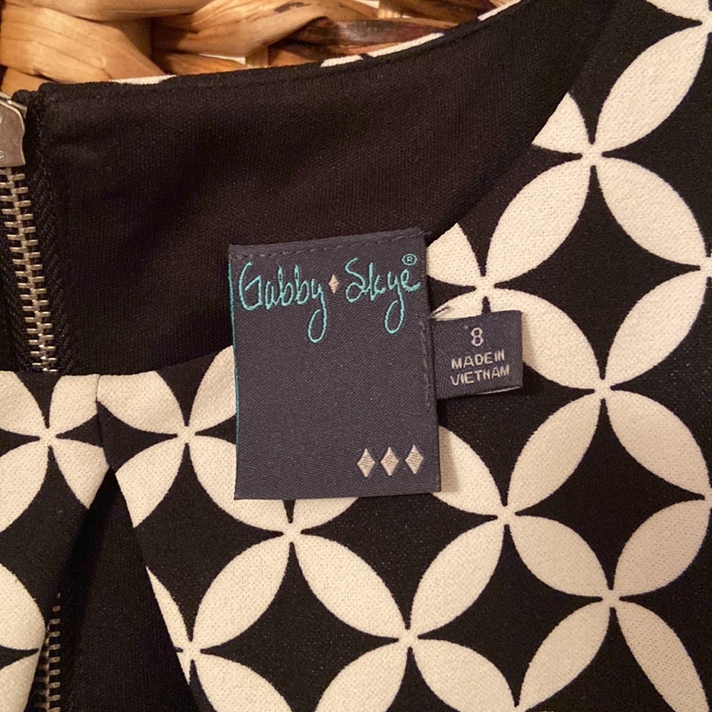 Gabby Skye dress. Size 8. Black and White - Picture 2 of 7